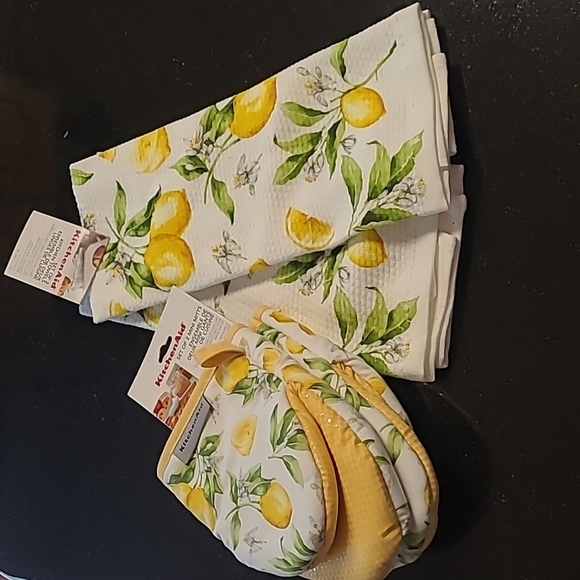 KitchenAid Kitchen Kitchenaid Towels Mitt Set Poshmark